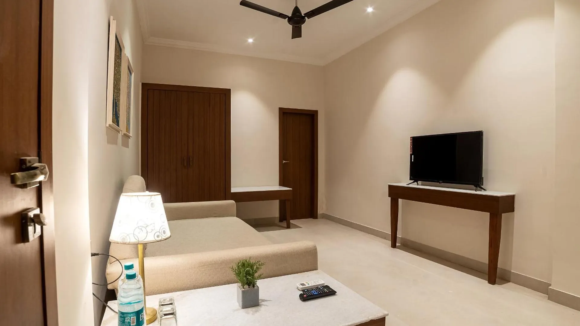 1 Amiras - Entire Villa At Fateh Sagar, أُودايبور 0*,